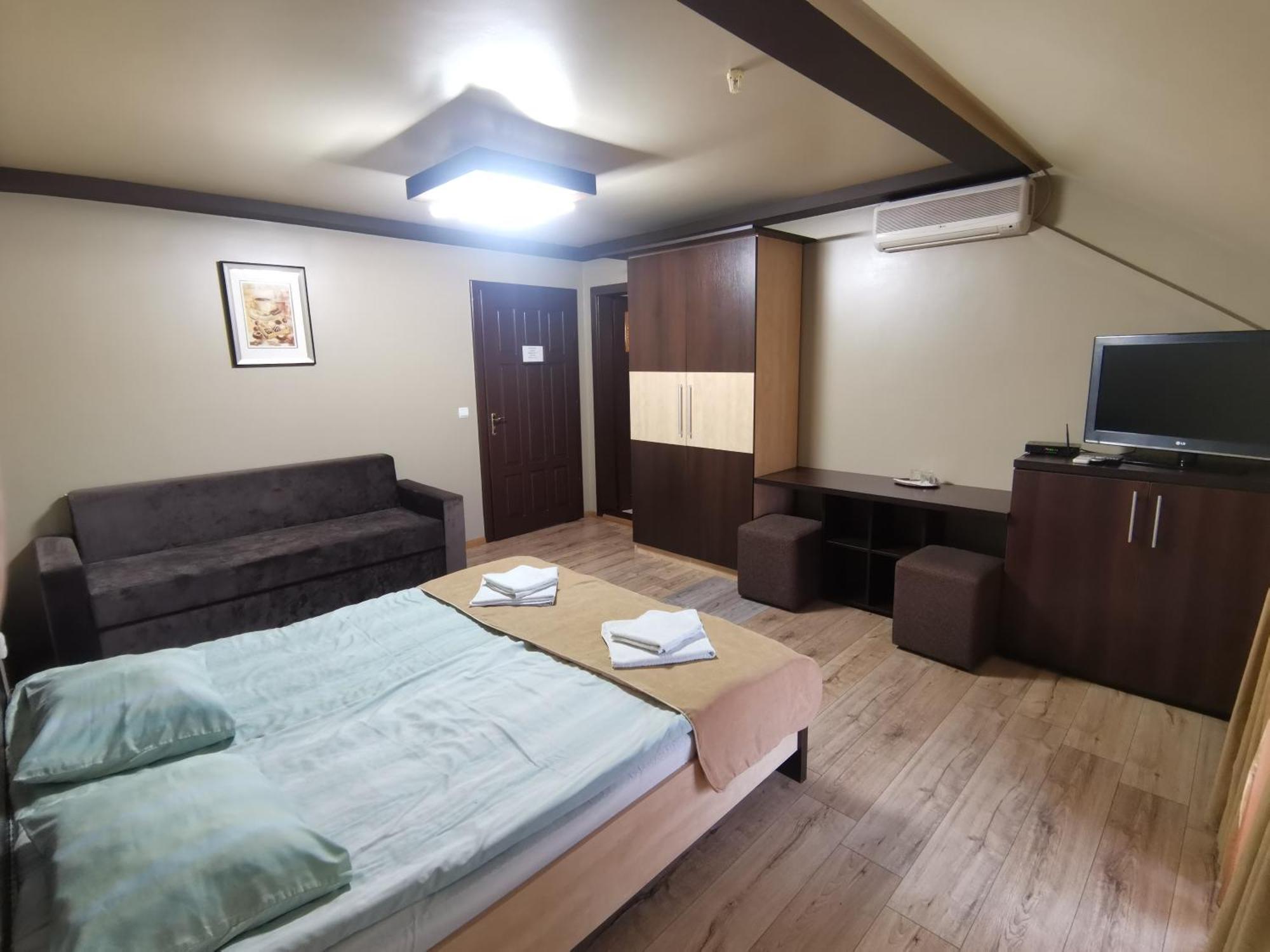 Hotel Three Aces Velyka Dobron Habitación foto